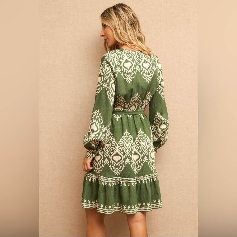 NWT Camille Green Printed Long Sleeve Flowy V-Neck Dress - Picture 4 of 5